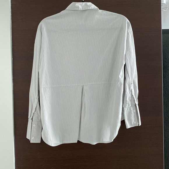 Button down shirt. - Picture 2 of 6